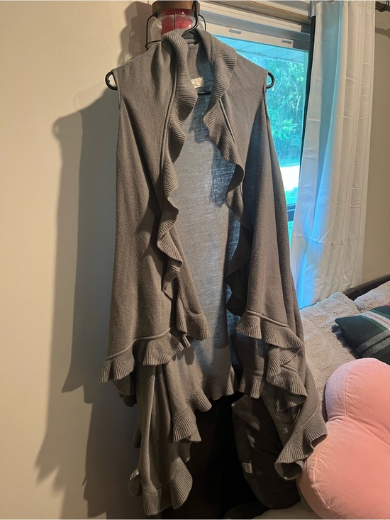 riah fashion Jackets & Blazers - Women’s Ruffle-Edge Gray Knit Sleeveless Vest